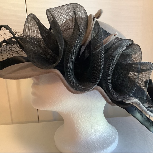 Deborah Hat - Picture 2 of 5